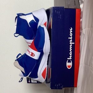 Champion Women’s Lady Legend V CB color Stw/Wht/Scarlet size 8